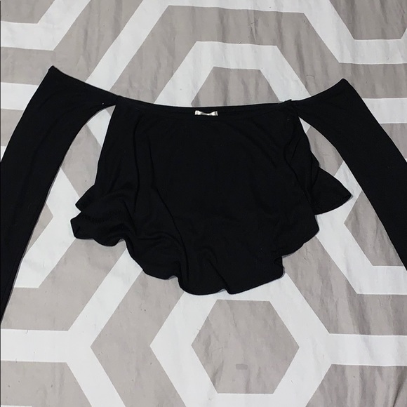 Bozzolo Tops - Black off the shoulder crop top✨